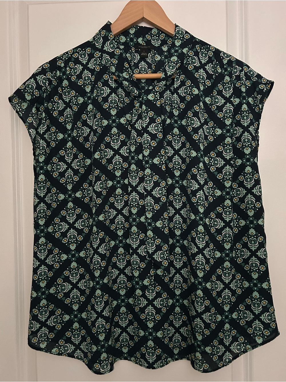 Ann Taylor Geometric Floral Blouse Cap Sleeve Size Large